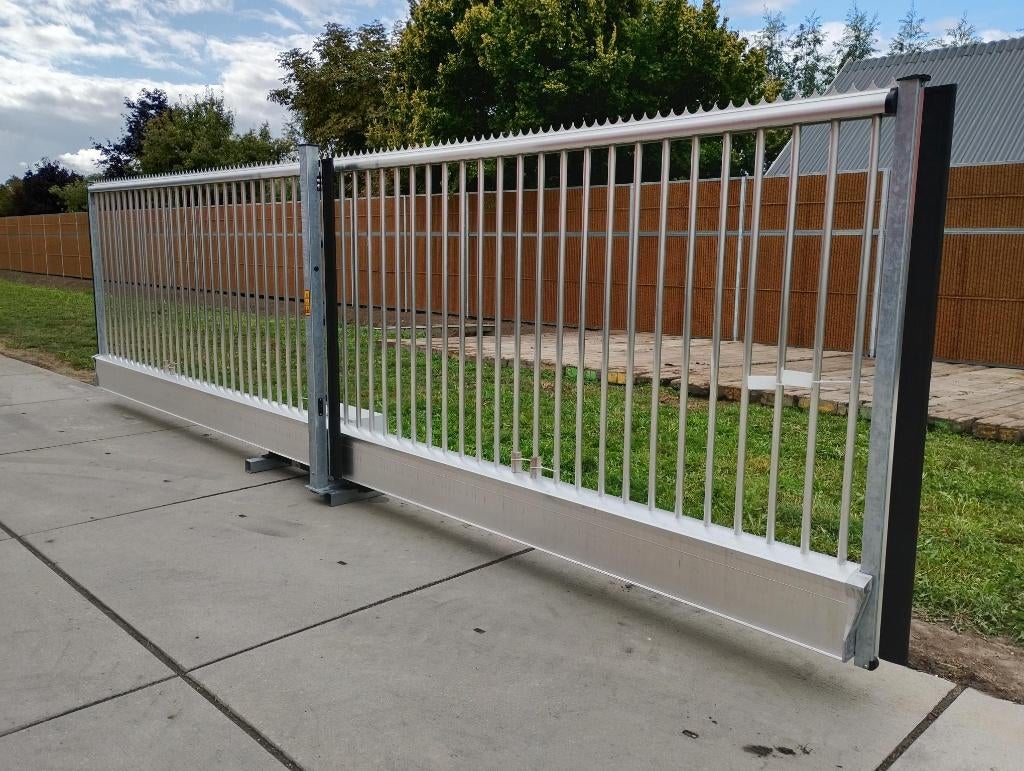 Vrijdragende Elektrische Aluminium Schuifpoort 600x200 Nieuw, Ophalen, Met poort, Spijlenhekwerk, Nieuw