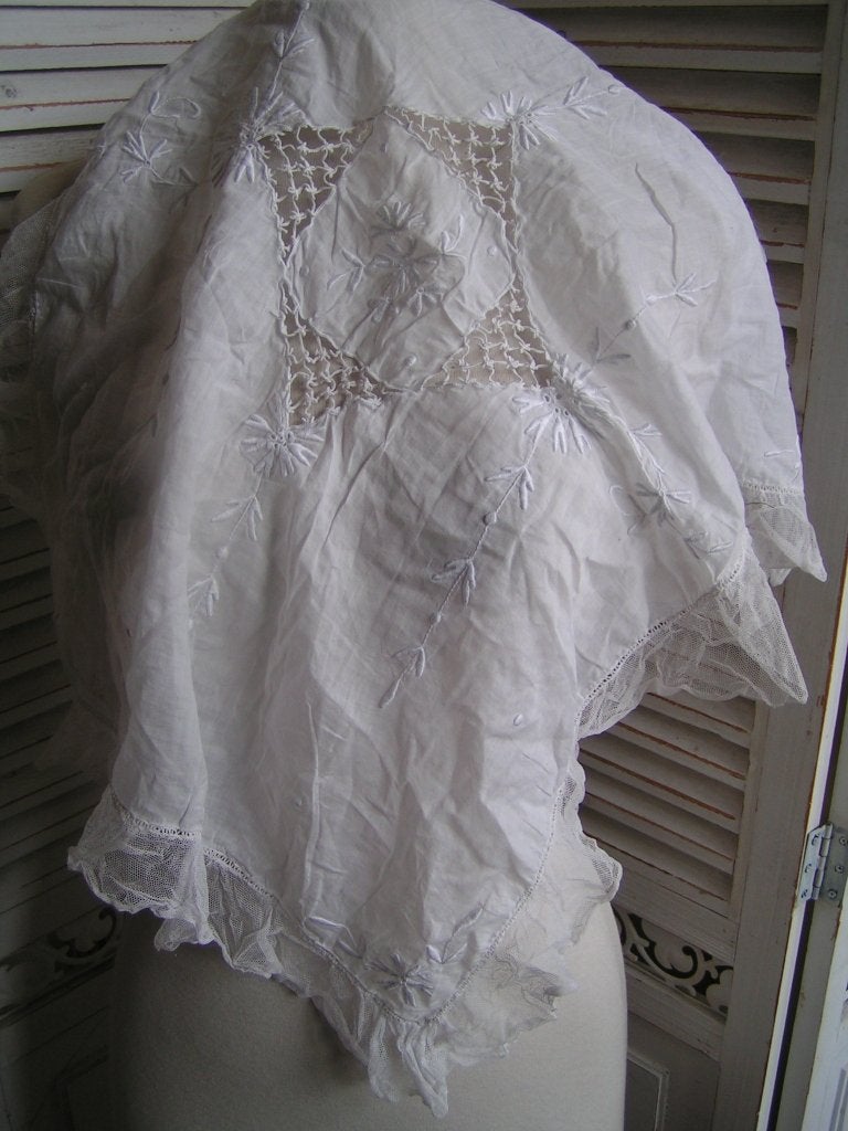 antiek batist tafelkleedje met tulekant nr ZZ 592, Antiek en Kunst, Antiek | Kleden en Textiel, Verzenden