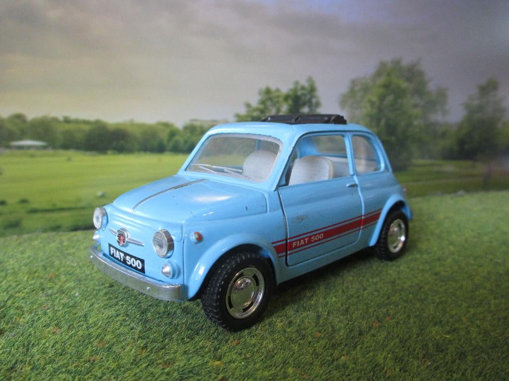 1:24 FIAT 500 - Kinsmart baby-blauw, Hobby en Vrije tijd, Modelauto's | 1:24, Ophalen of Verzenden, Gebruikt