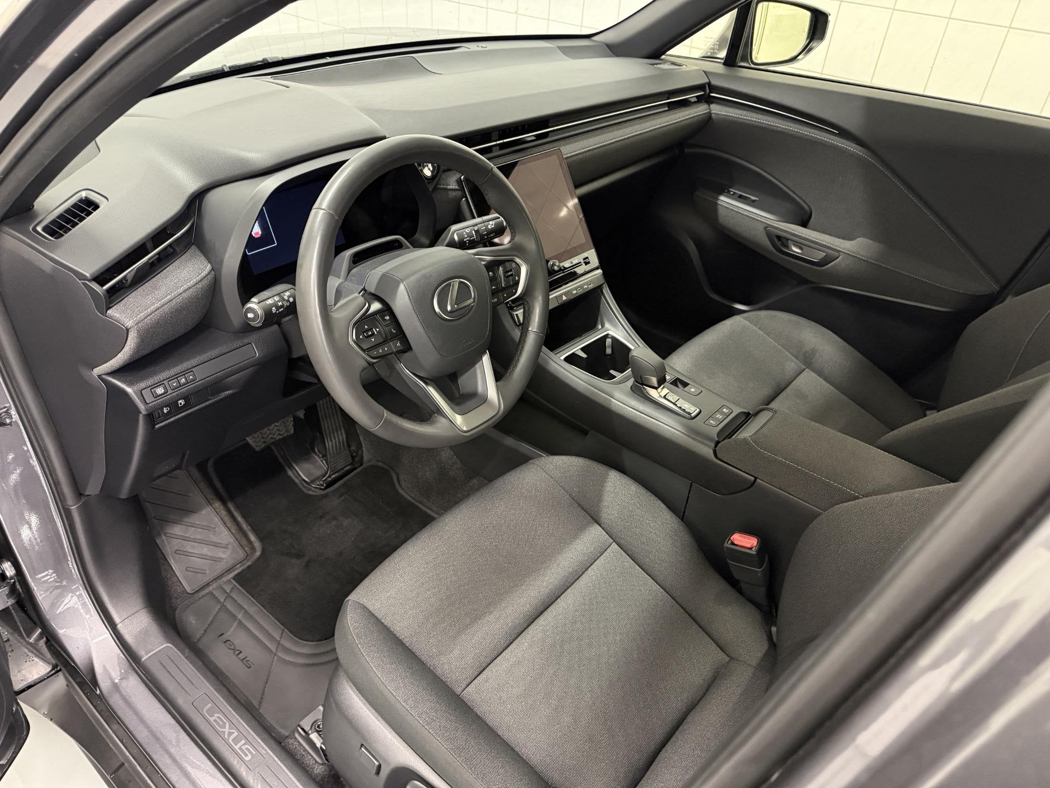 Lexus LBX 1.5 Business Line 2WD Comfort + Safety Pack | Stoe, Auto's, 12 maanden, Gebruikt, Euro 6, 1490 cc