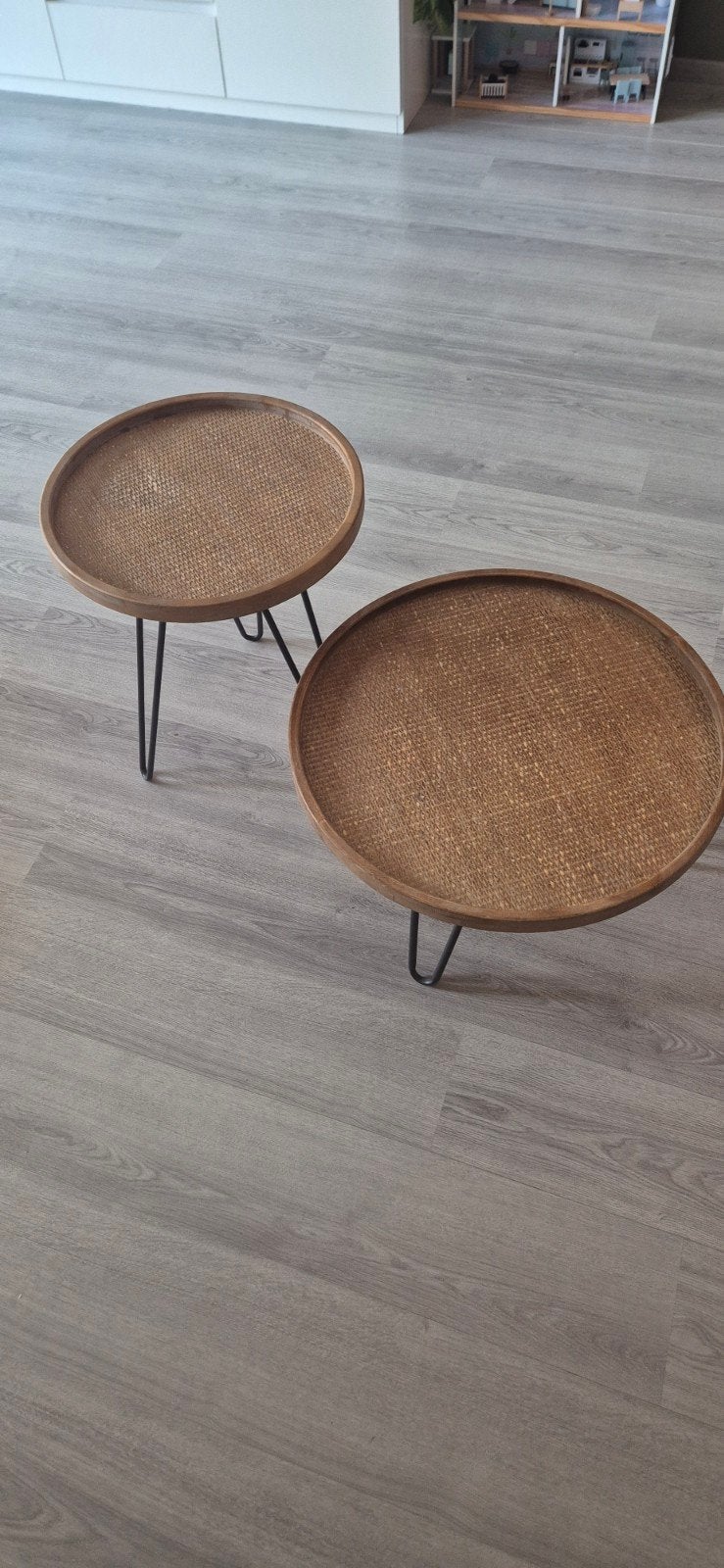 Set van 2 ronde bijzettafels met rotan blad, Gebruikt, 50 tot 100 cm, 50 tot 75 cm, Overige materialen