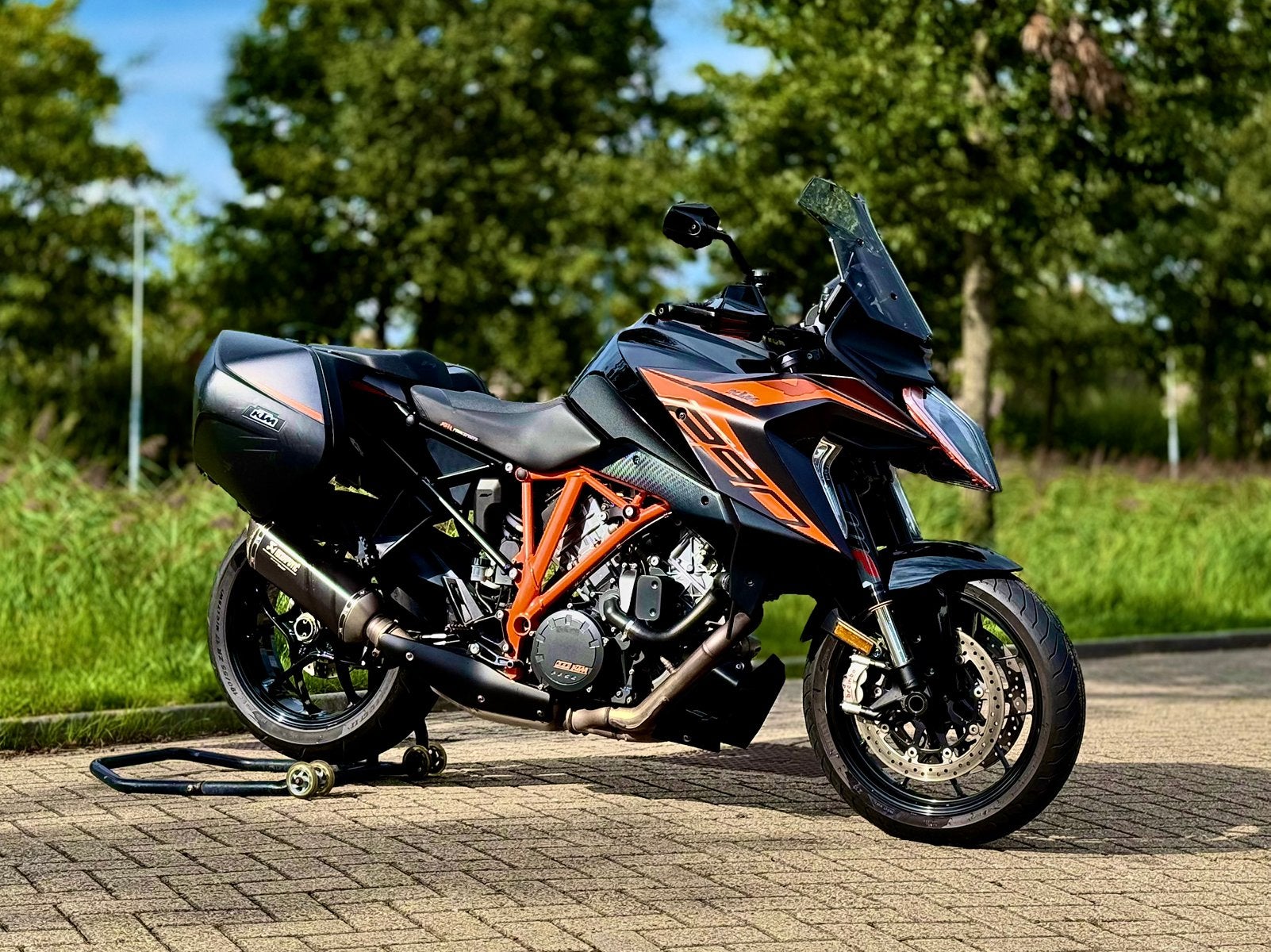 KTM 1290 Superduke GT - Origineel Nederlands - TRACKPACK, Motoren, 2 cilinders, Handvatverwarming, Motorrijbewijs A, Sport