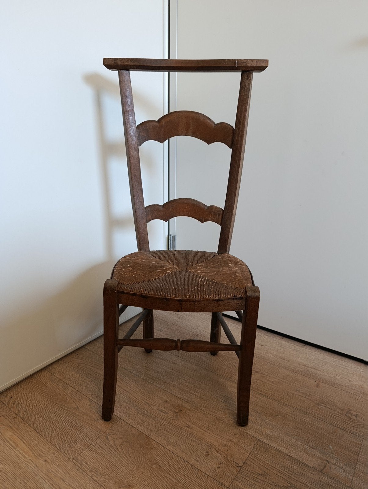 Prachtig bidstoeltje, Antiek en Kunst, Antiek | Meubels | Stoelen en Banken, Ophalen of Verzenden