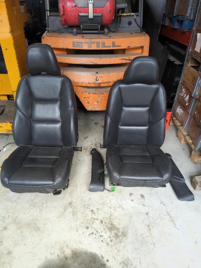 Volvo S60 voorstoelen antraciet leer voor Defender, Ophalen, Gebruikt, Land Rover