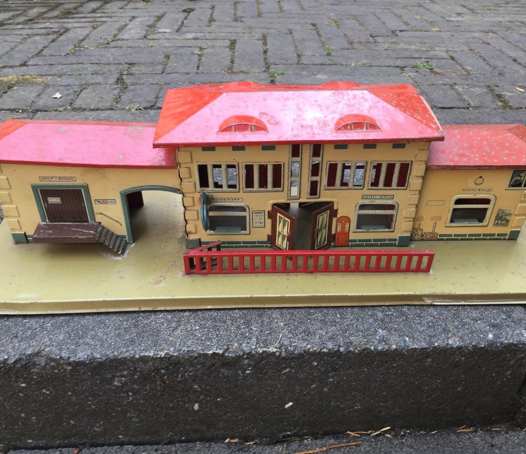 Vintage model treinstation van blik, Ophalen of Verzenden, Gebruikt, Poppenhuis