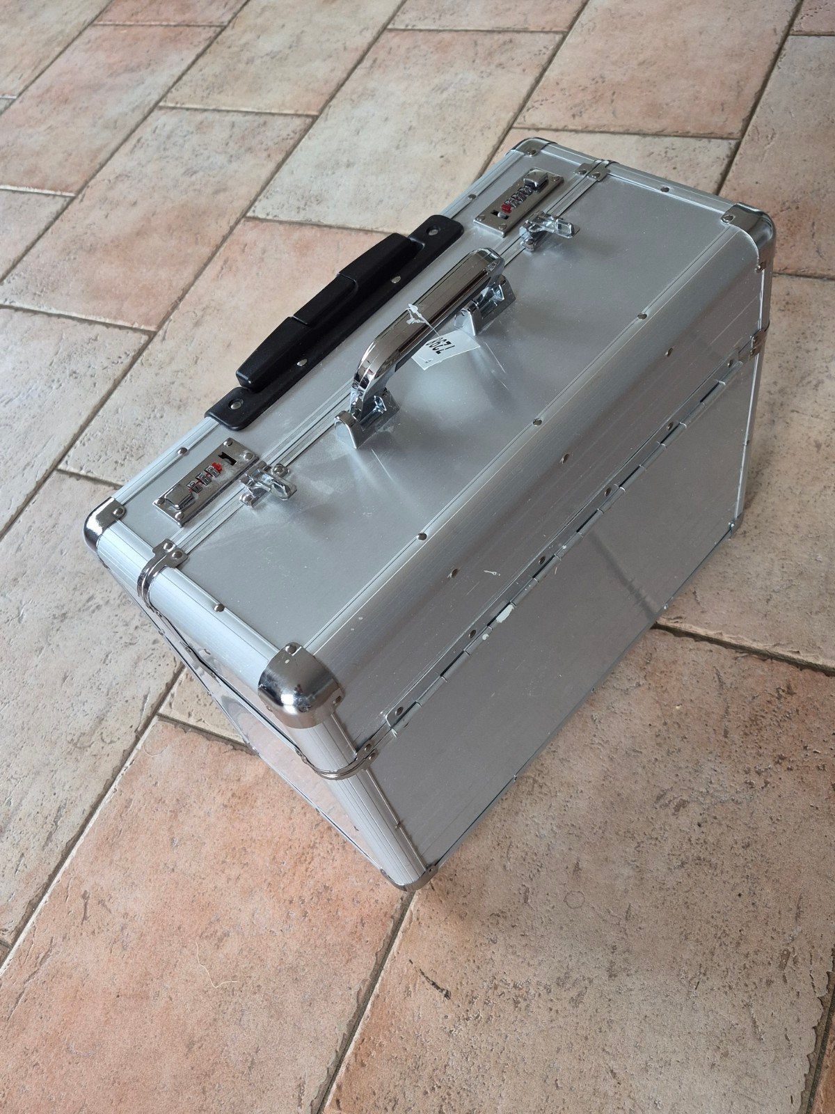 Aluminium koffer met uitschuifbare handgreep en wieltjes, Sieraden, Tassen en Uiterlijk, Ophalen of Verzenden