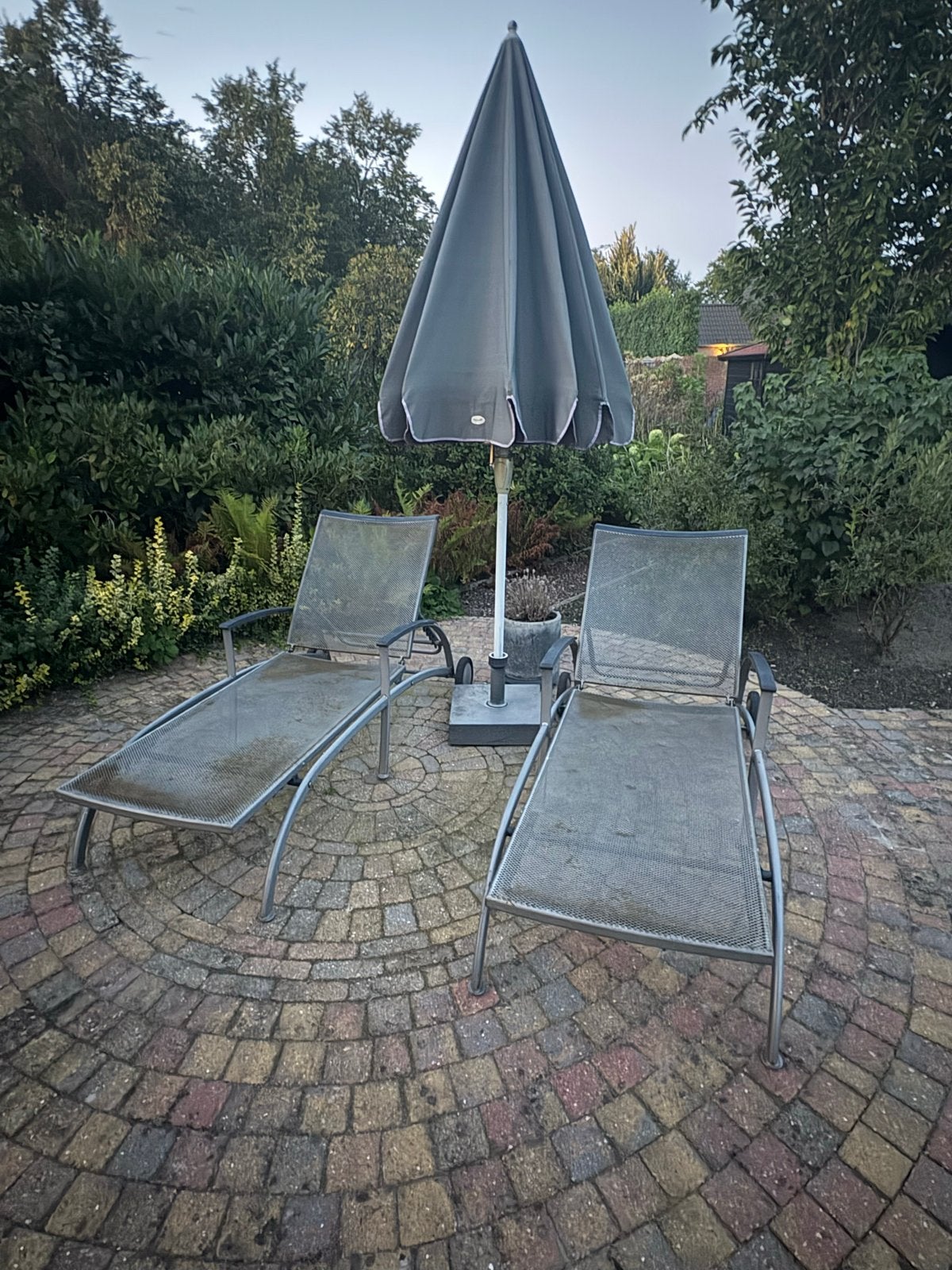 Ligbedden en parasol, Tuin en Terras, Ophalen, Gebruikt, Metaal