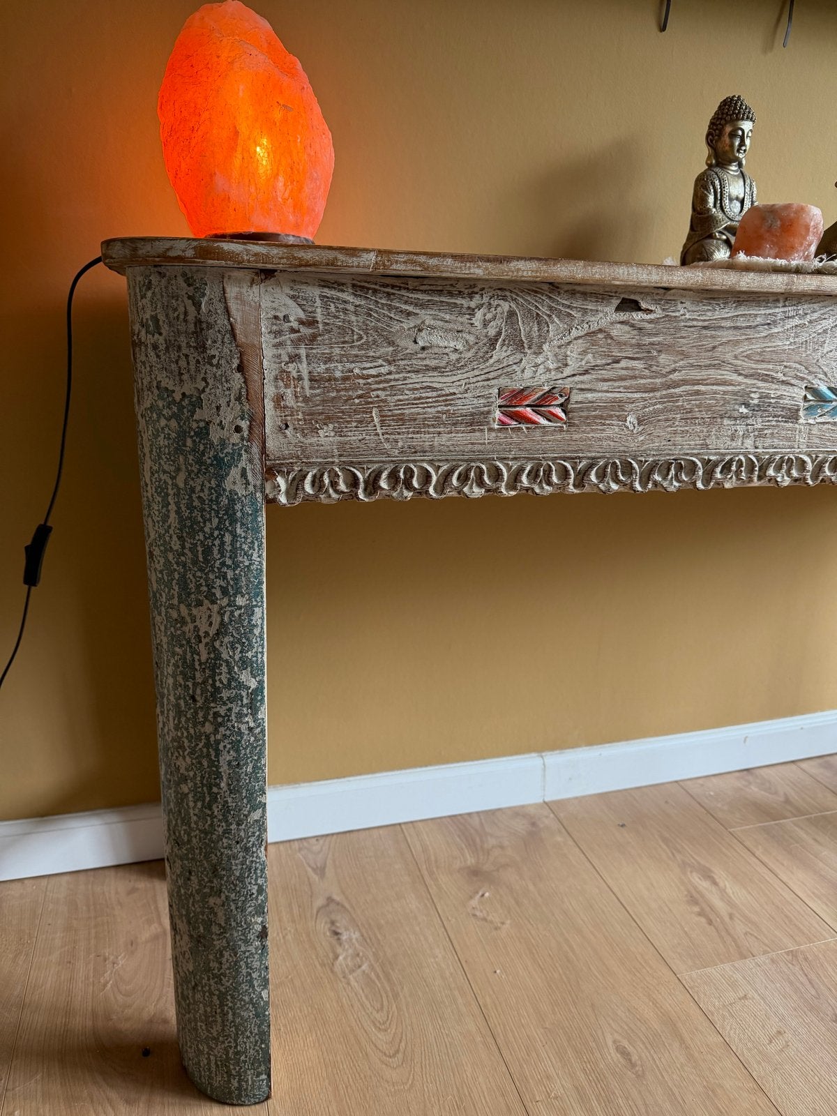 Mooie kleurrikke Indiase tafel voor tegen de wand, Huis en Inrichting, Ophalen of Verzenden, Gebruikt, Rechthoekig