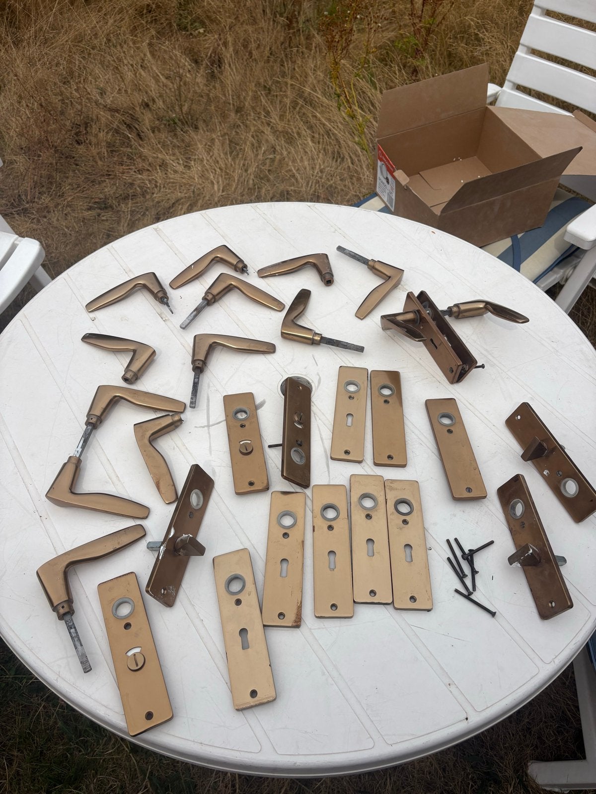 Partij klinken en slotplaten, messingkleurig | deurbeslag, Ophalen, Gebruikt, Koper of Messing, Klink of Kruk