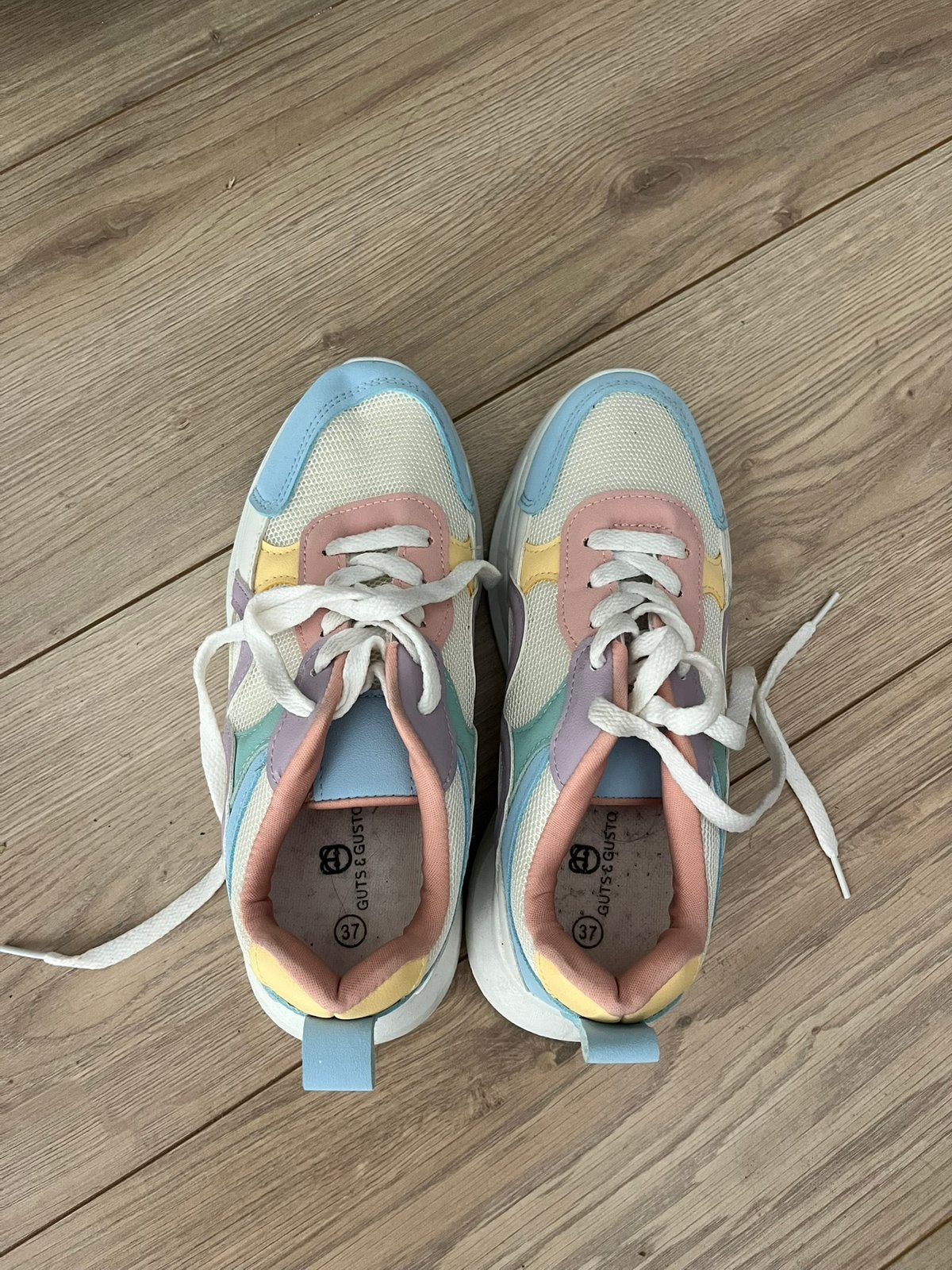 Schoenen maat 37 guts&gusto, Ophalen, Zo goed als nieuw, Sneakers of Gympen