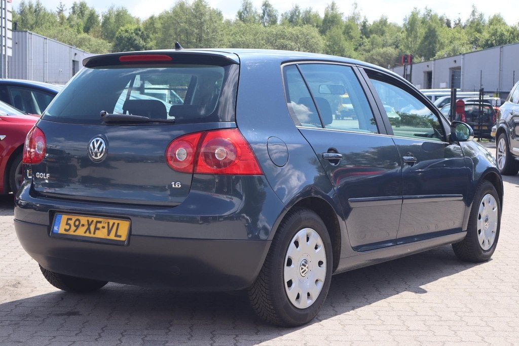 Volkswagen Golf 1.6 Optive 3 | Automaat | NIEUWE APK | Airco, Gebruikt, Zwart, 4 cilinders, Golf