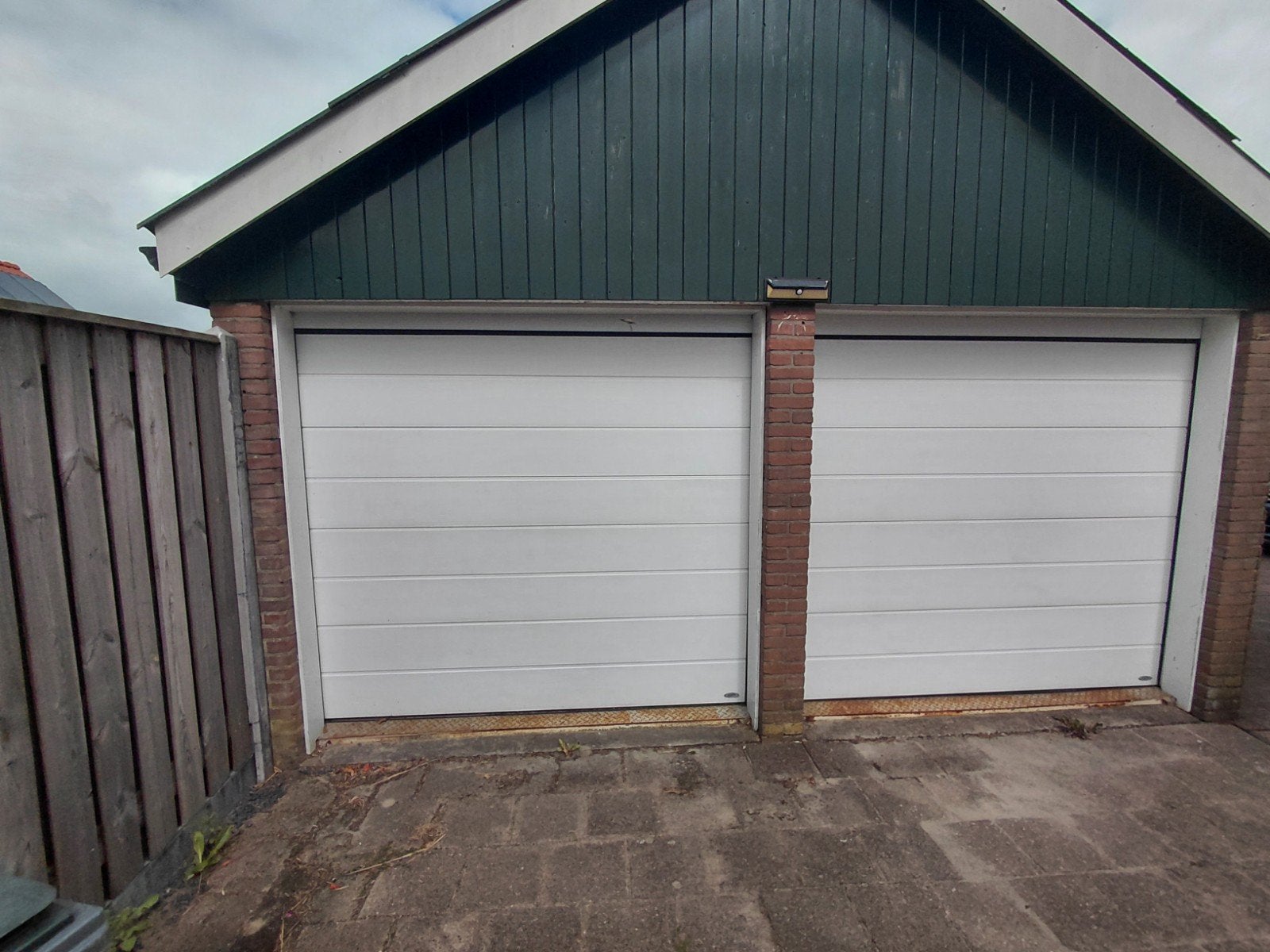 Novoferm Garagedeur met Motor en Afstandsbediening, Ophalen, Garagedeur, Zo goed als nieuw, Metaal