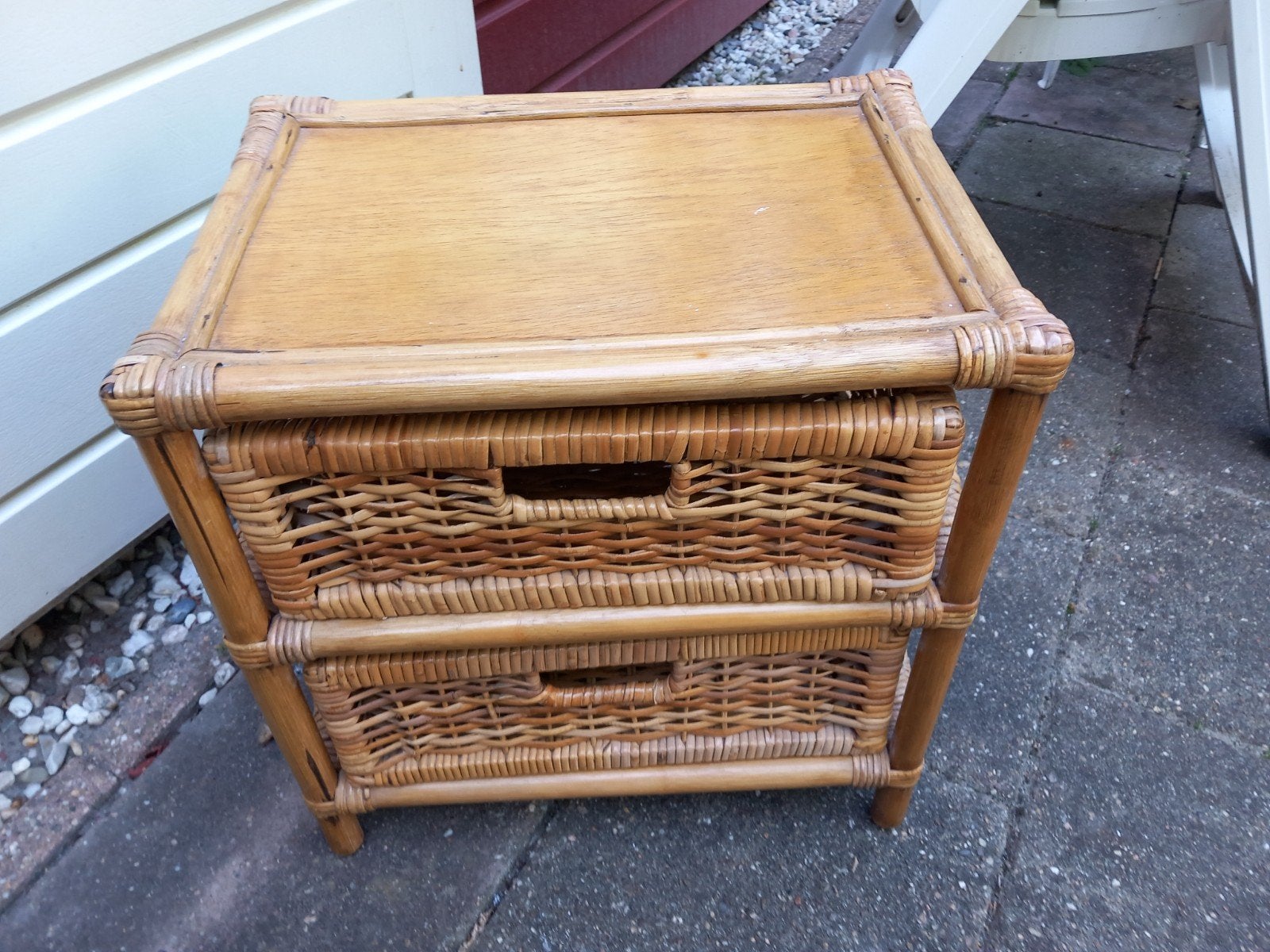 Rotan nachtkastje met 2 lades, Huis en Inrichting, Kasten | Ladekasten, Ophalen, Gebruikt, 1 of 2 laden, 50 tot 100 cm