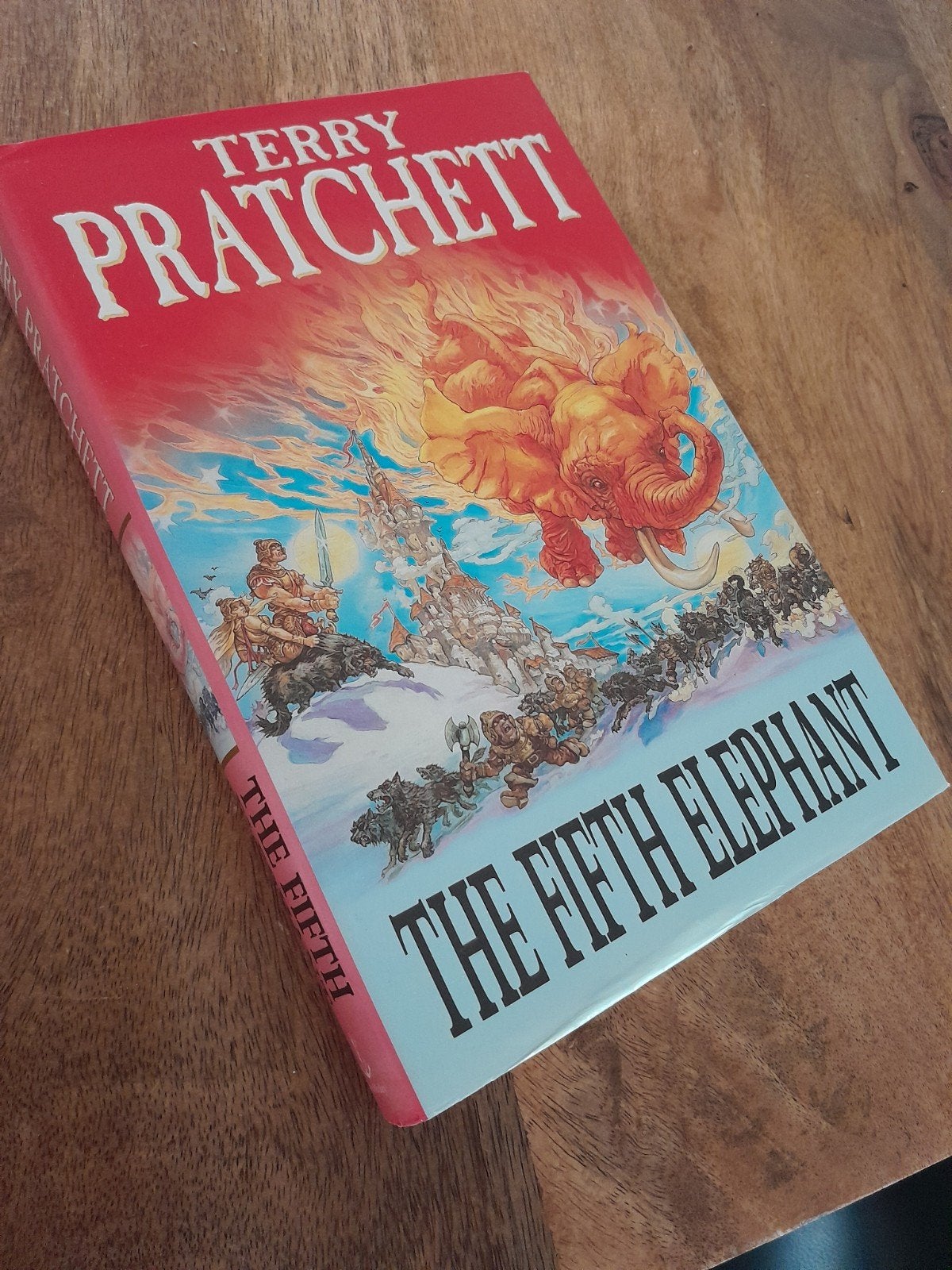 The Fifth Elephant - Terry Pratchett (Discworld) Hardcover, Boeken, Ophalen of Verzenden, Gelezen, Terry Pratchett, Europa overig