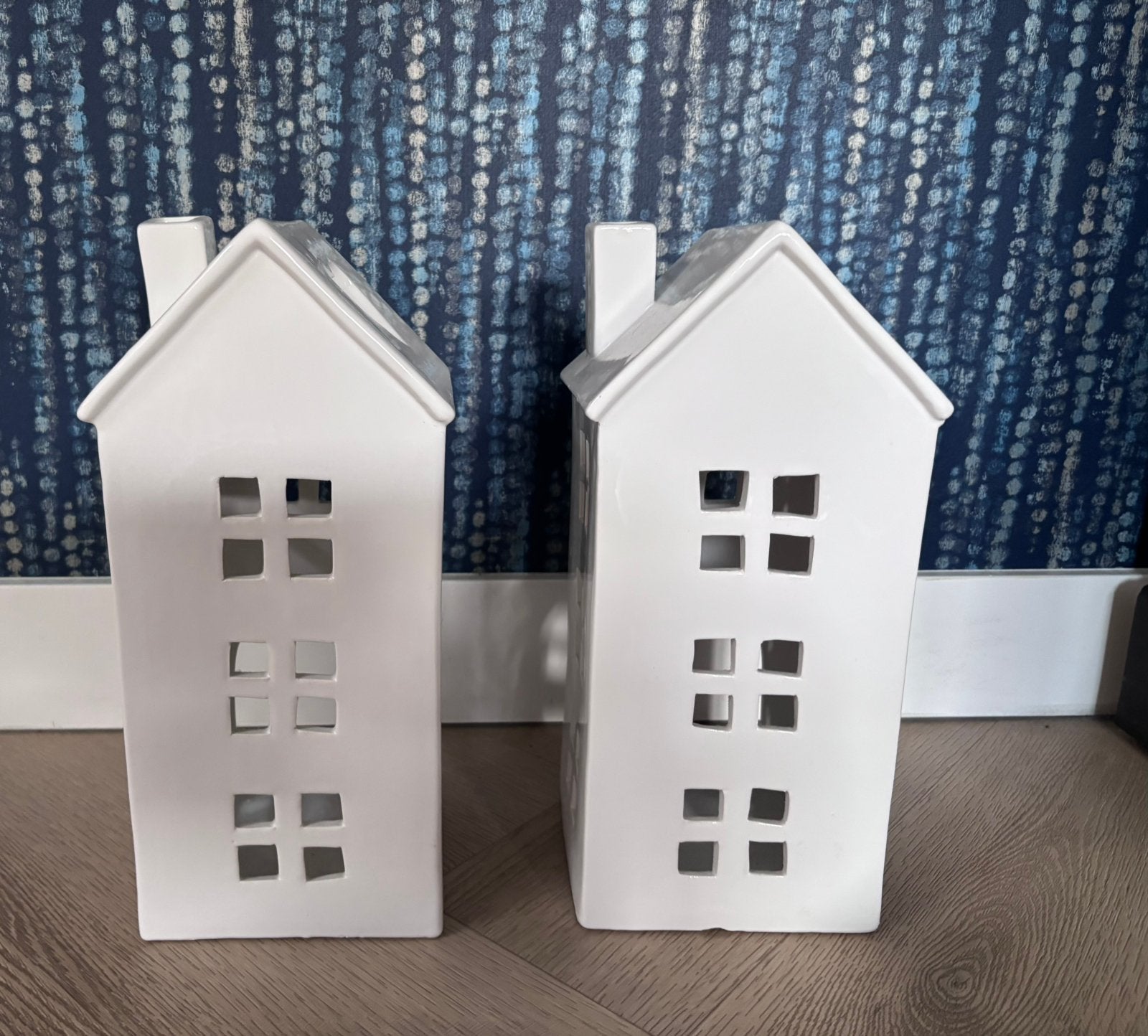 2x woonaccessoire / windlicht huisje, 15x33cm, Ophalen of Verzenden, Zo goed als nieuw, Overige materialen, Minder dan 25 cm