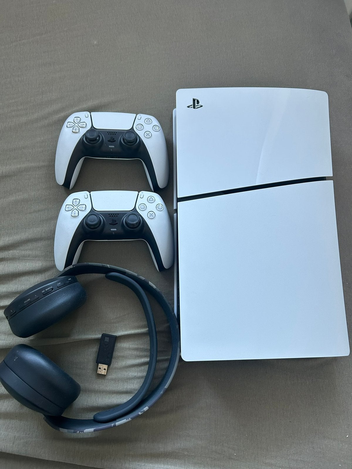 PS5 + 2 controllers + sony headset, Ophalen, Zo goed als nieuw