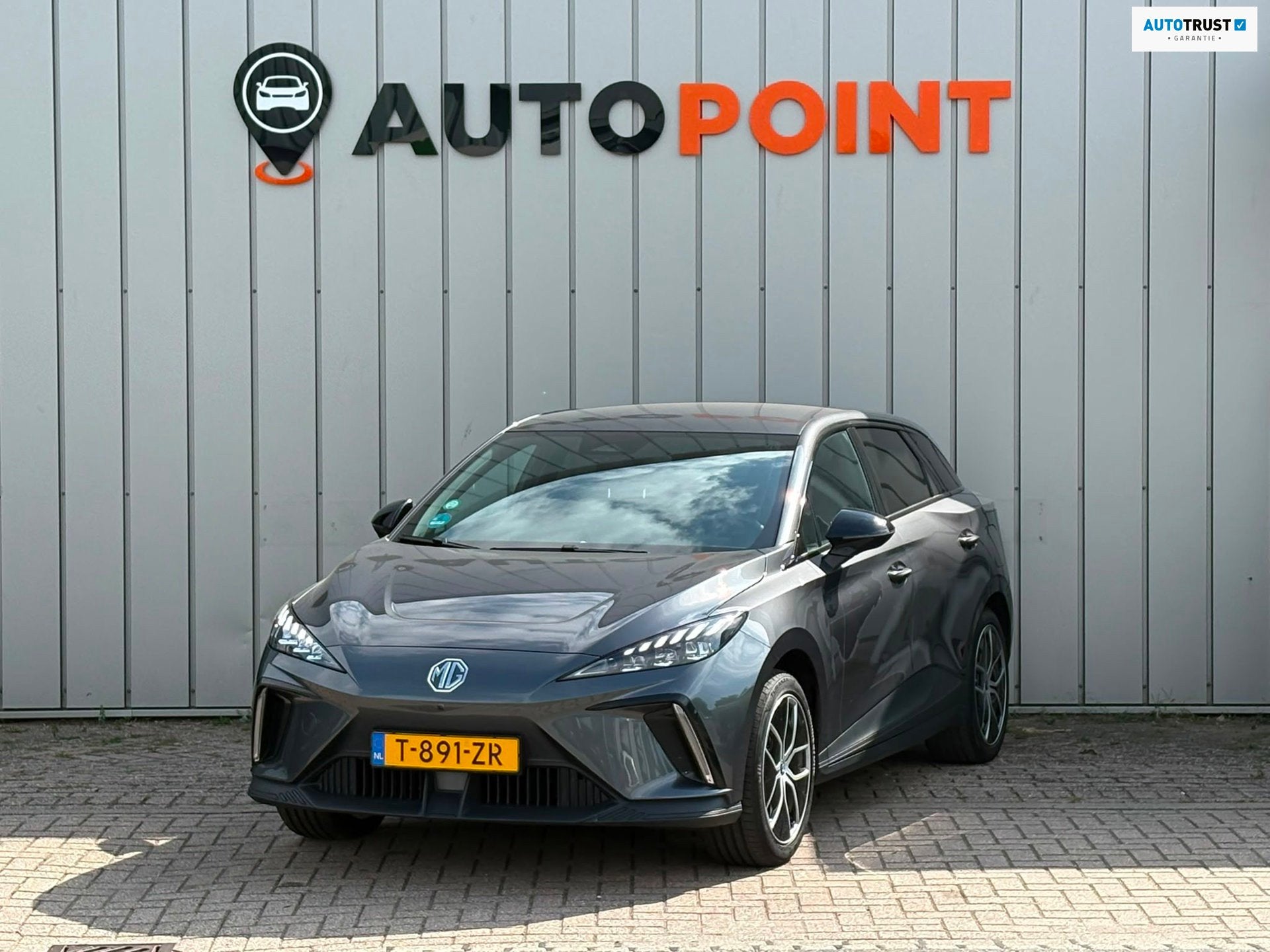 MG MG4 Electric Luxury 64 kWh ORG NL DEALEROND 1E EIG SOH96%, Auto's, MG, Automaat, Dealer onderhouden, Achterwielaandrijving