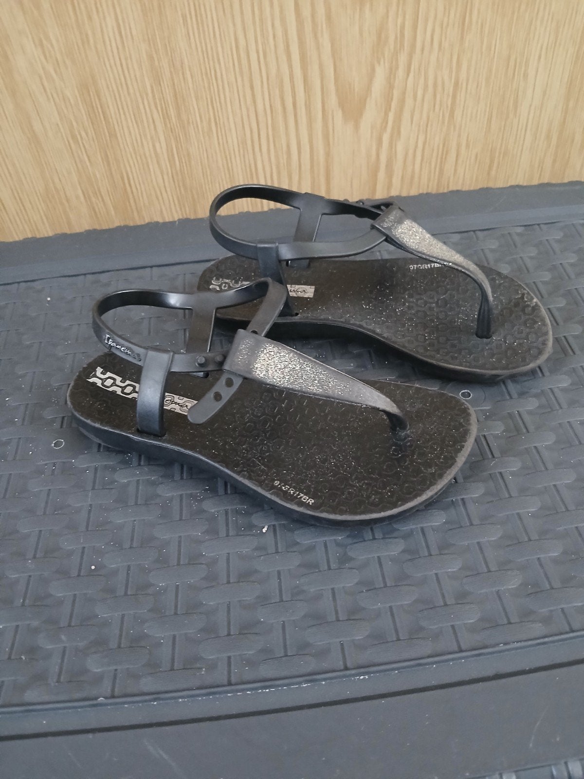 Ipanema slippers zwart met glitterbandje, Slippers, Zwart, Ophalen of Verzenden, Ipanema