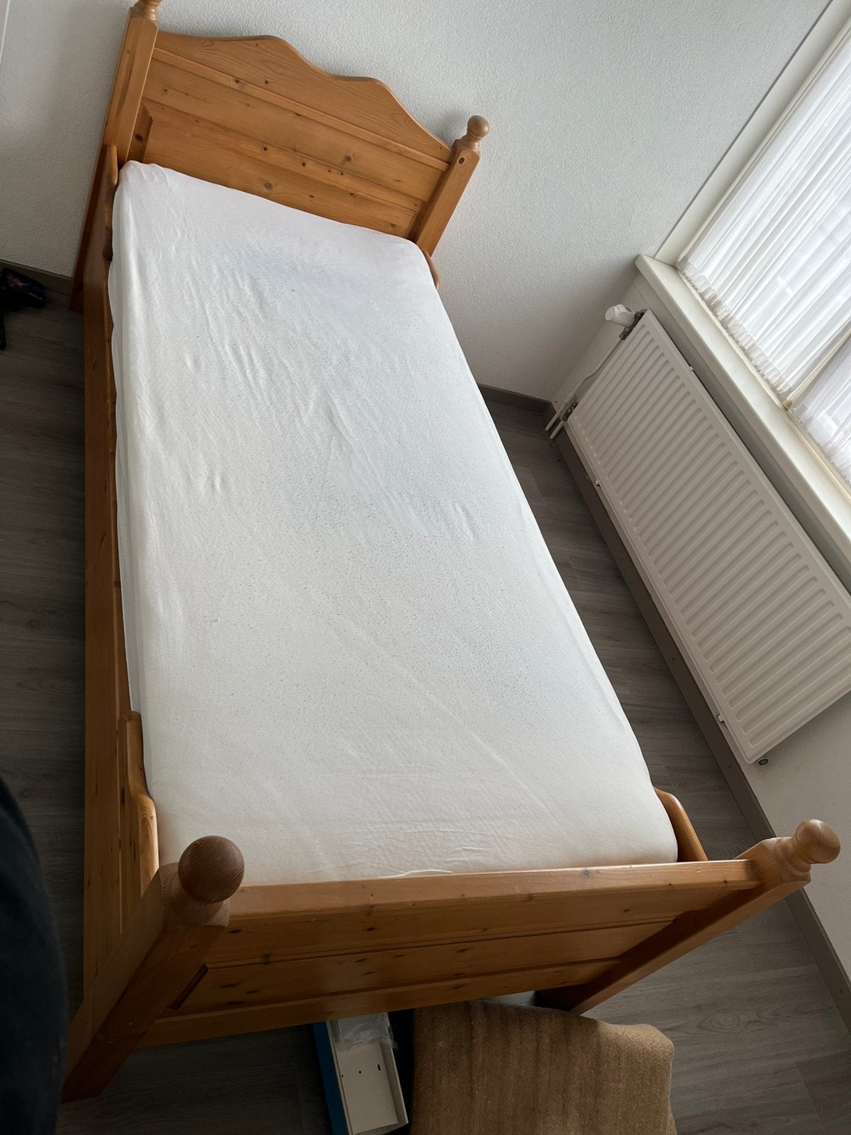 Bed met nieuw ikea matras, Huis en Inrichting, Slaapkamer | Bedden, Ophalen, 90 cm, Eenpersoons, Wit