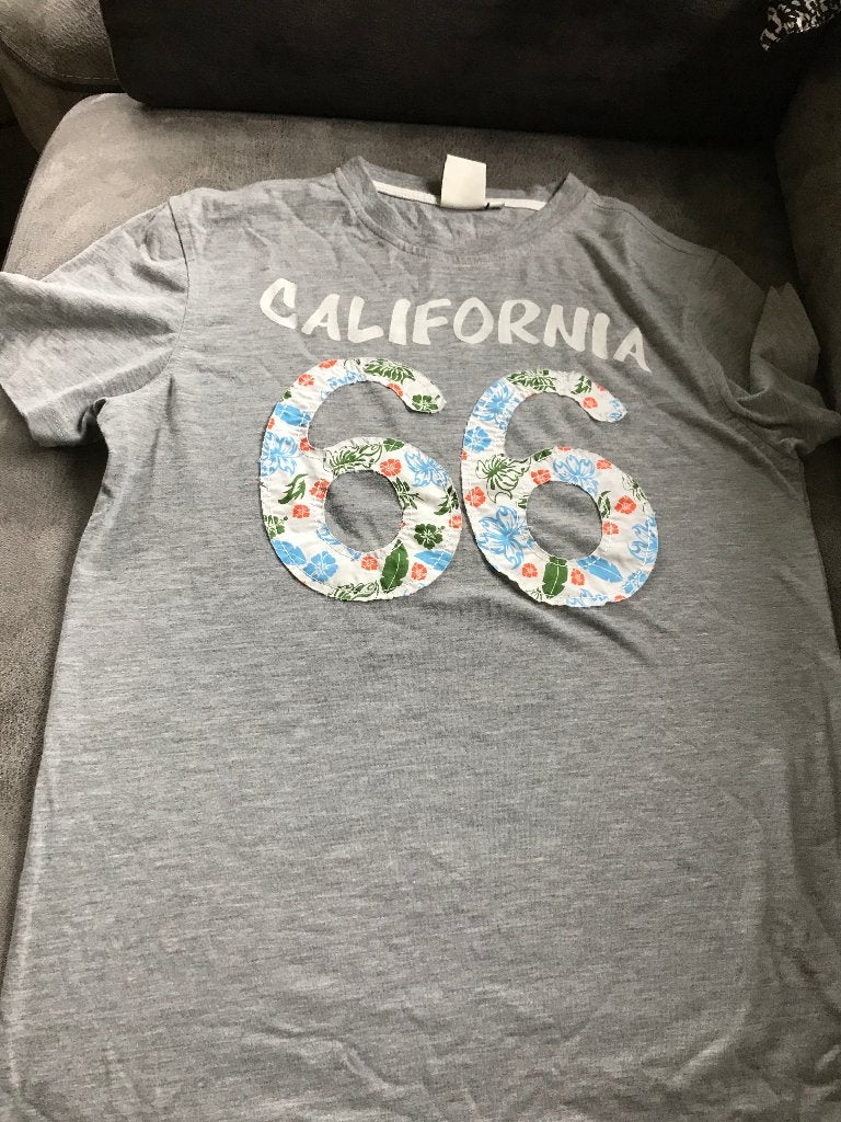Leuk grijs tshirt korte mouw, "66" maat 164 nog erg netjes, Kinderen en Baby's, Gebruikt, Ophalen of Verzenden, Shirt of Longsleeve