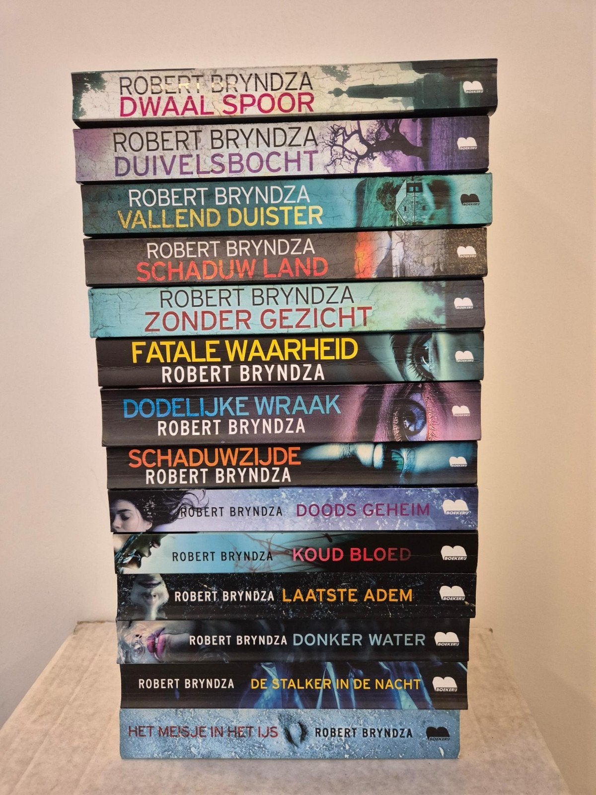 Kate Marshall serie -  Robert Bryndza - 14 boeken - ZGAN, Boeken, Ophalen of Verzenden, Zo goed als nieuw
