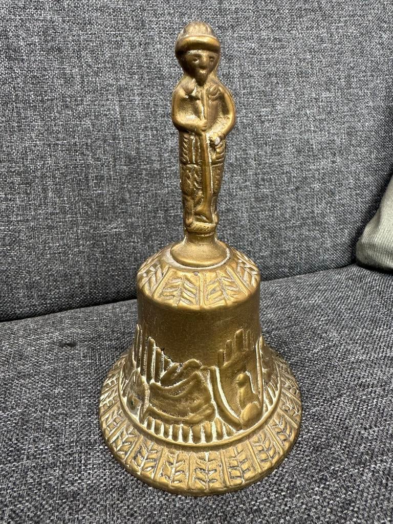 Messing handbel met figuur, Ophalen of Verzenden