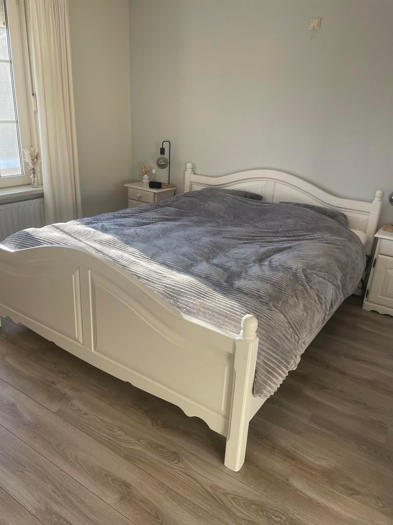 Witte ombouw tweepersoonsbed met nachtkastjes en kledingkast, Huis en Inrichting, Slaapkamer | Bedden, Ophalen, Gebruikt, Wit