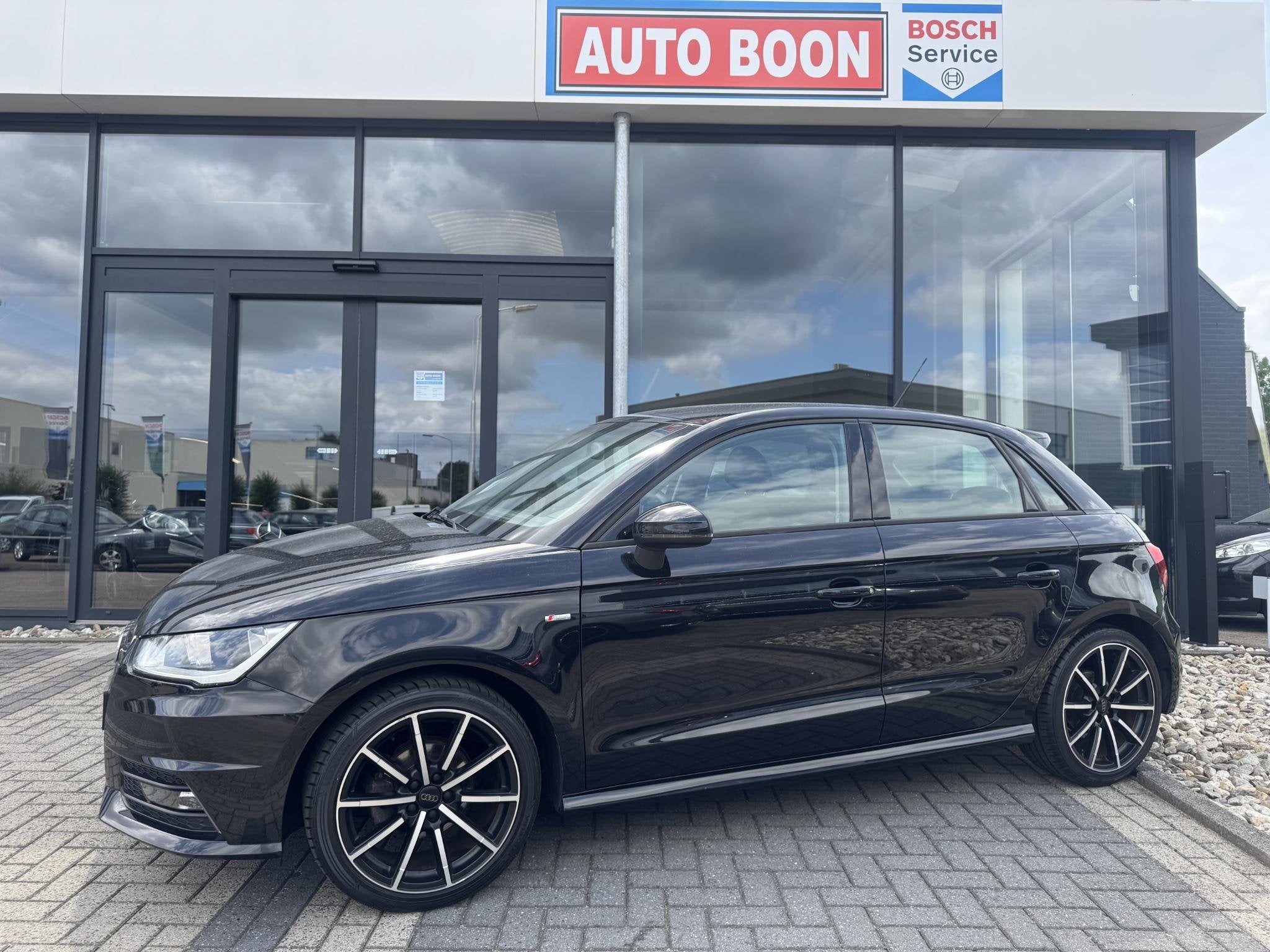 Audi A1 Sportback 1.0TFSi 95PK ADRENALIN S-LINE NAVI/CLIMA/1, Voorwielaandrijving, Stof, 95 pk, Start-stop-systeem