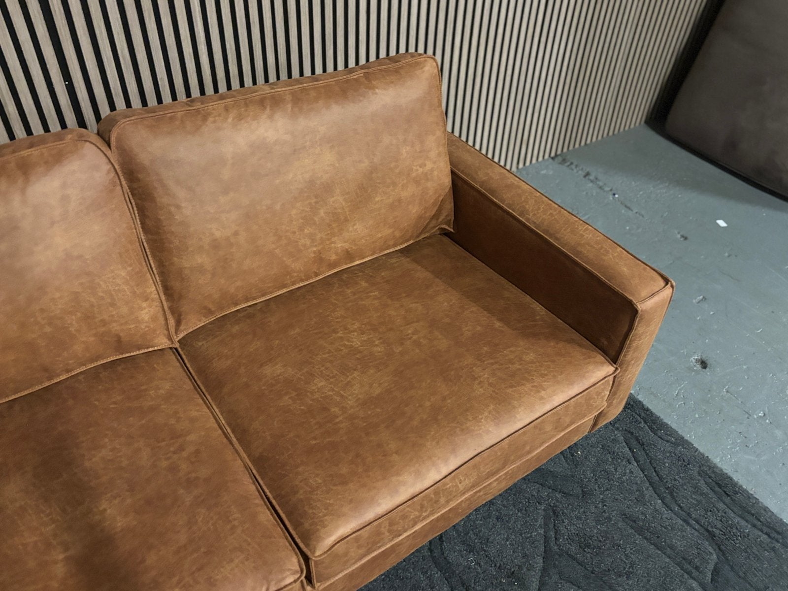 GRATIS LEVERING Hoekbank Cognac Microleder 270x220 NIEUW, Huis en Inrichting, 250 tot 300 cm, Hoekbank, Nieuw, Kunststof