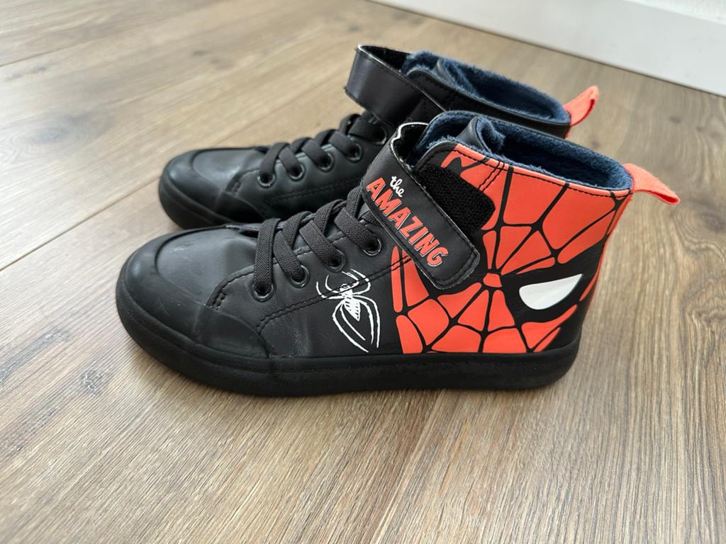 Nieuwe zwarte hoge sneakers Spiderman maat 34, Schoenen, Nieuw, Ophalen of Verzenden, Jongen