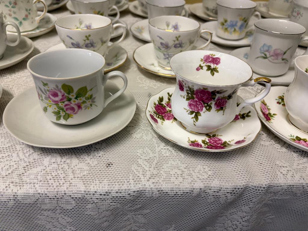 Kop en schotels brocant vintage 29 items, Huis en Inrichting, Keuken | Servies, Ophalen, Overige stijlen, Kop(pen) en/of Schotel(s)
