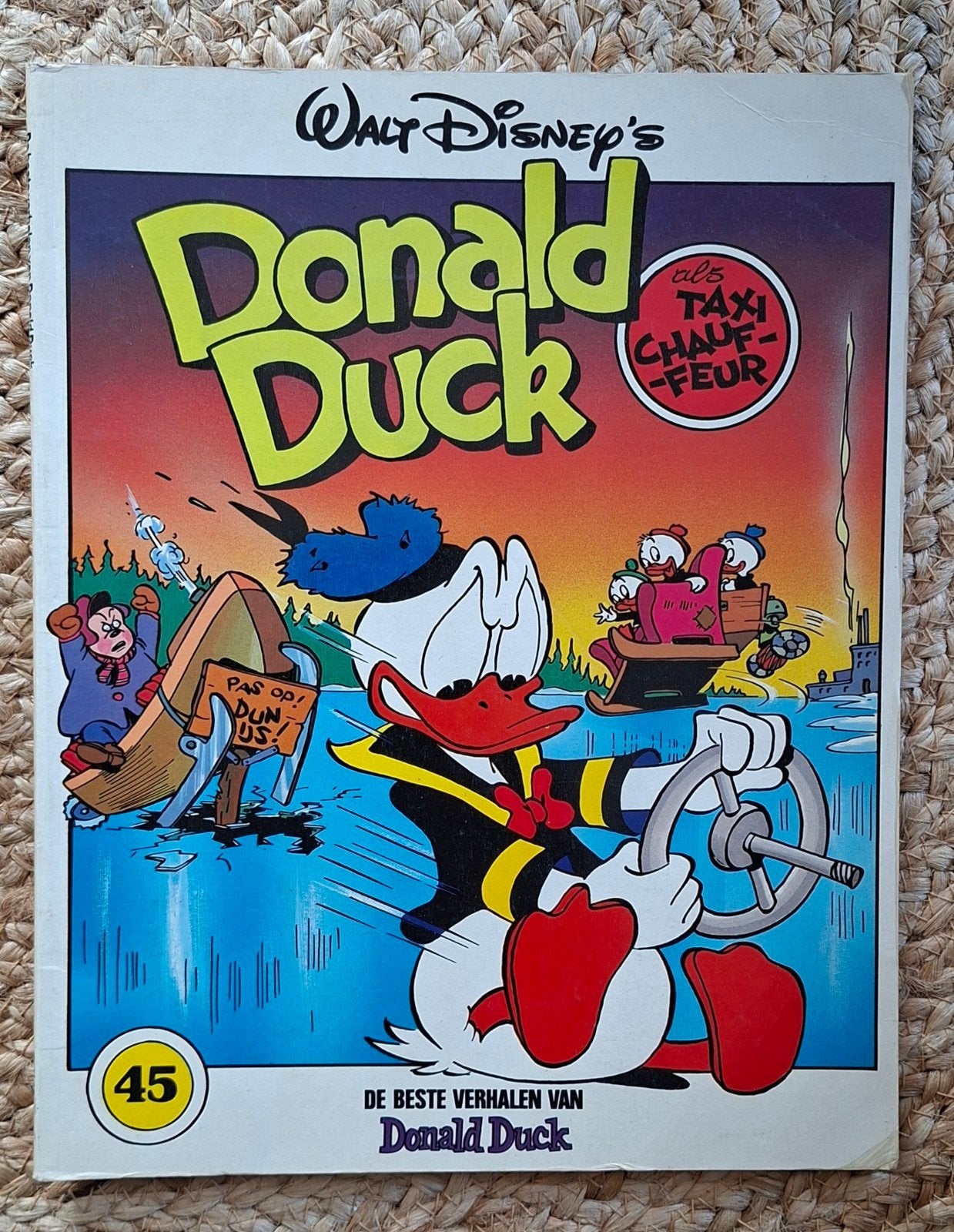 Donald Duck als taxichauffeur nr 45 uit 1985 1e druk, Boeken, Stripboeken, Ophalen of Verzenden, Zo goed als nieuw, Walt Disney