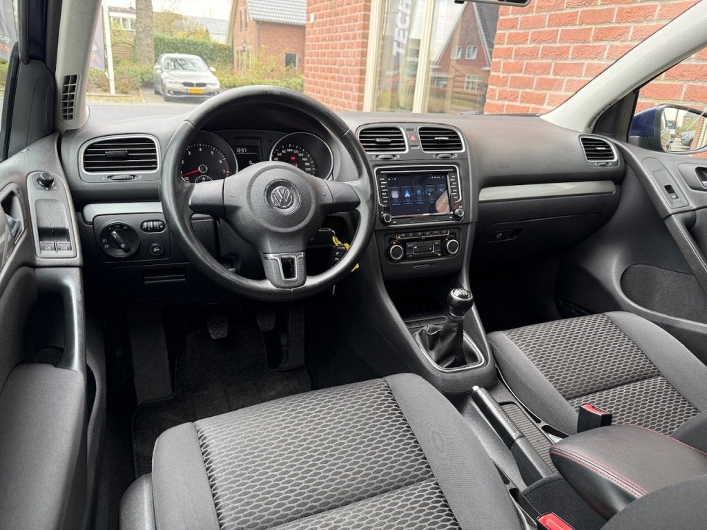 Volkswagen Golf 1.2 TSI NIEUWE APK / CAMERA / CLIMA / CARPLA, Auto's, Euro 5, Gebruikt, Zwart, 4 cilinders