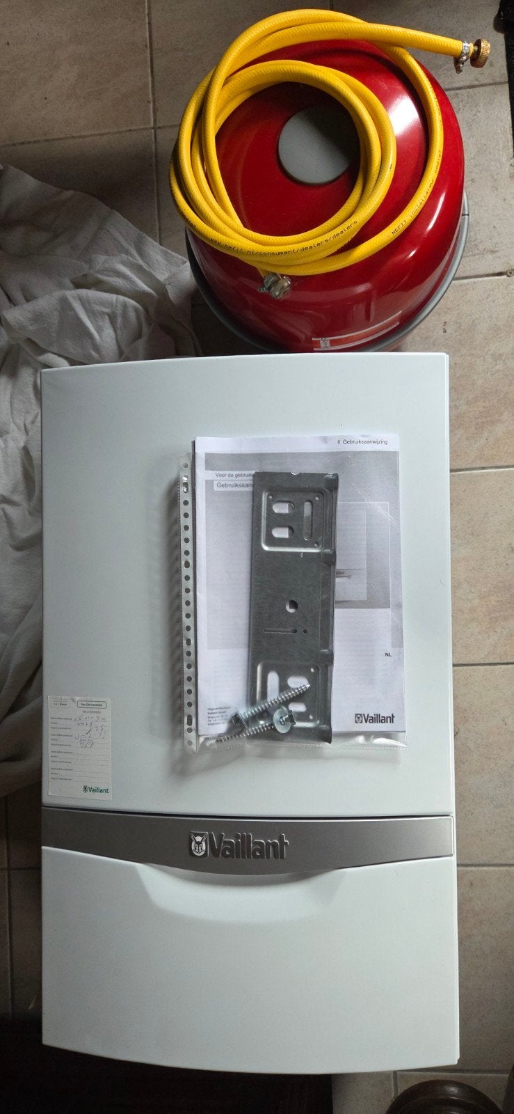 Vaillant ecoTEC plus VHR 35-38/5-5 L R + Flamco 35L expansie, Ophalen