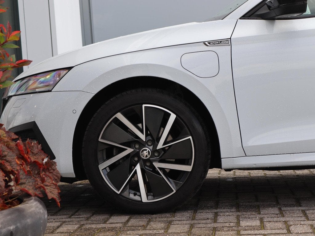 Skoda Octavia Combi 1.4 TSI 204 pk DSG iV PHEV Sportline Bus, Auto's, 1556 kg, Stof, Gebruikt, Euro 6