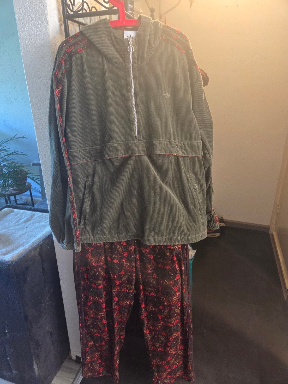 Adidas corduroy trainingspak (jas en broek), Kleding | Heren, Ophalen, Maat 52/54 (L), Zo goed als nieuw, Adidas