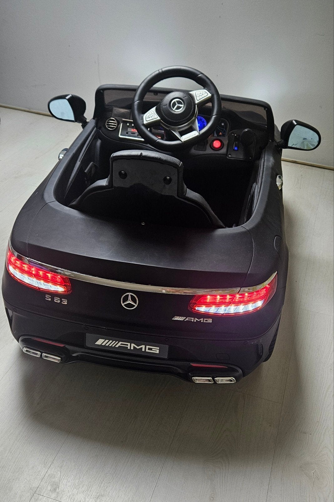 Elektrische Mercedes AMG met afstandsbediening/nieuwe accu, Ophalen