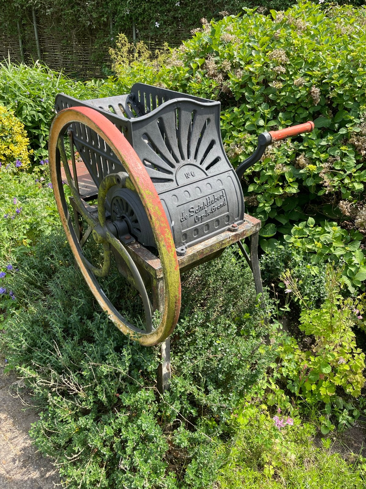 Antieke bietensnijder / Prachtig tuinornament, Ophalen