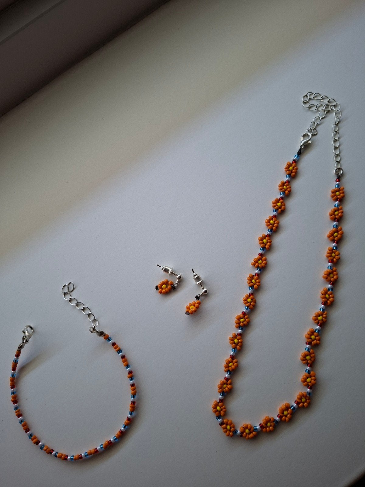 Oranje ketting, armband en oorbellen., Ophalen of Verzenden, Nieuw, Oranje, Overige materialen