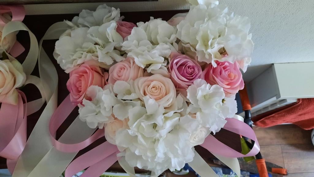 Trouwauto versiering - Hartvormig bloemstuk met linten, Ophalen of Verzenden, Zo goed als nieuw, Roze, Accessoires