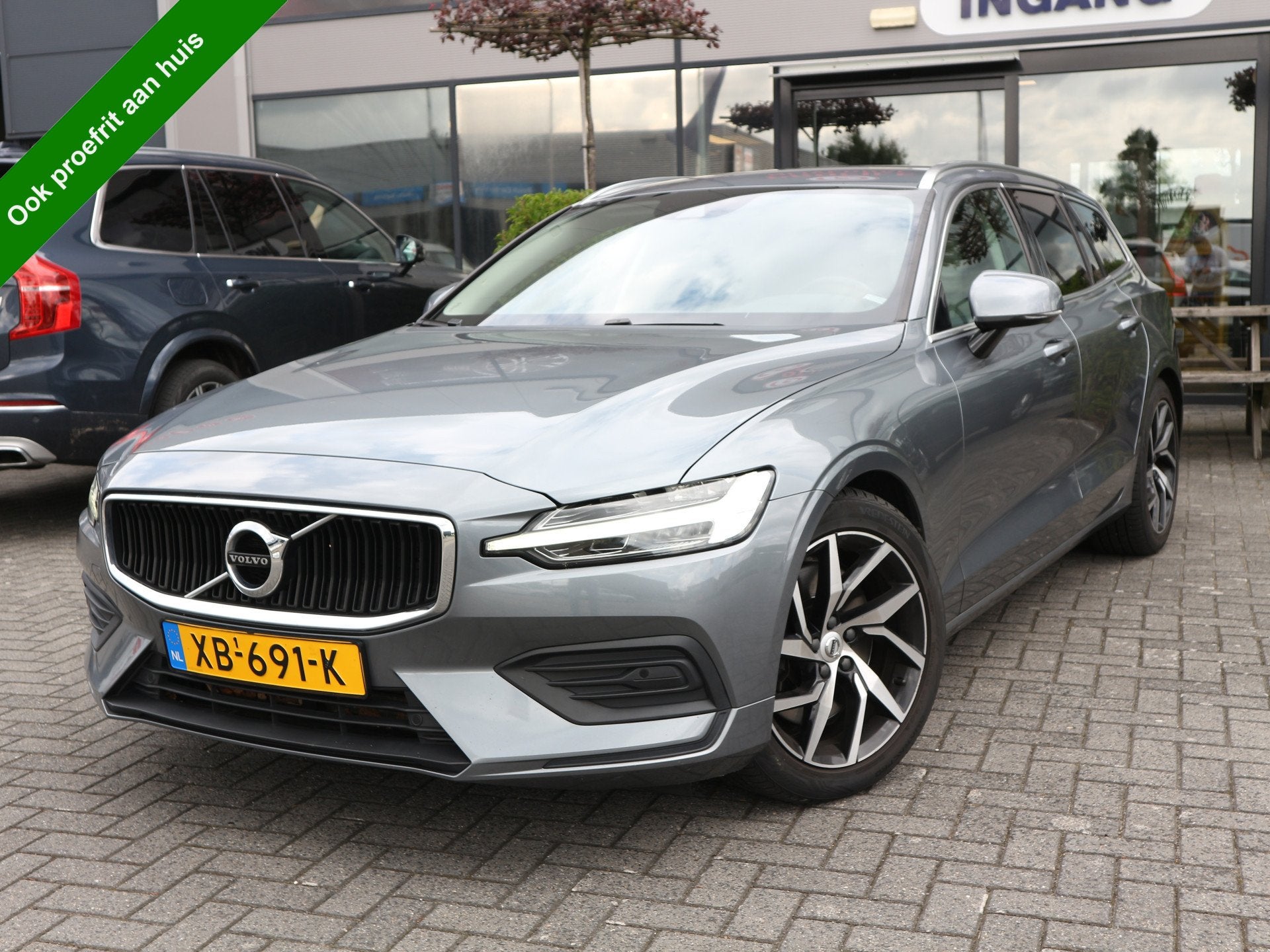 Volvo V60 2.0 T5 Momentum 251 PK NIEUWE MODEL LED LEER NAVI, Auto's, Dealer onderhouden, 15 km/l, 4 cilinders, 93 €/maand