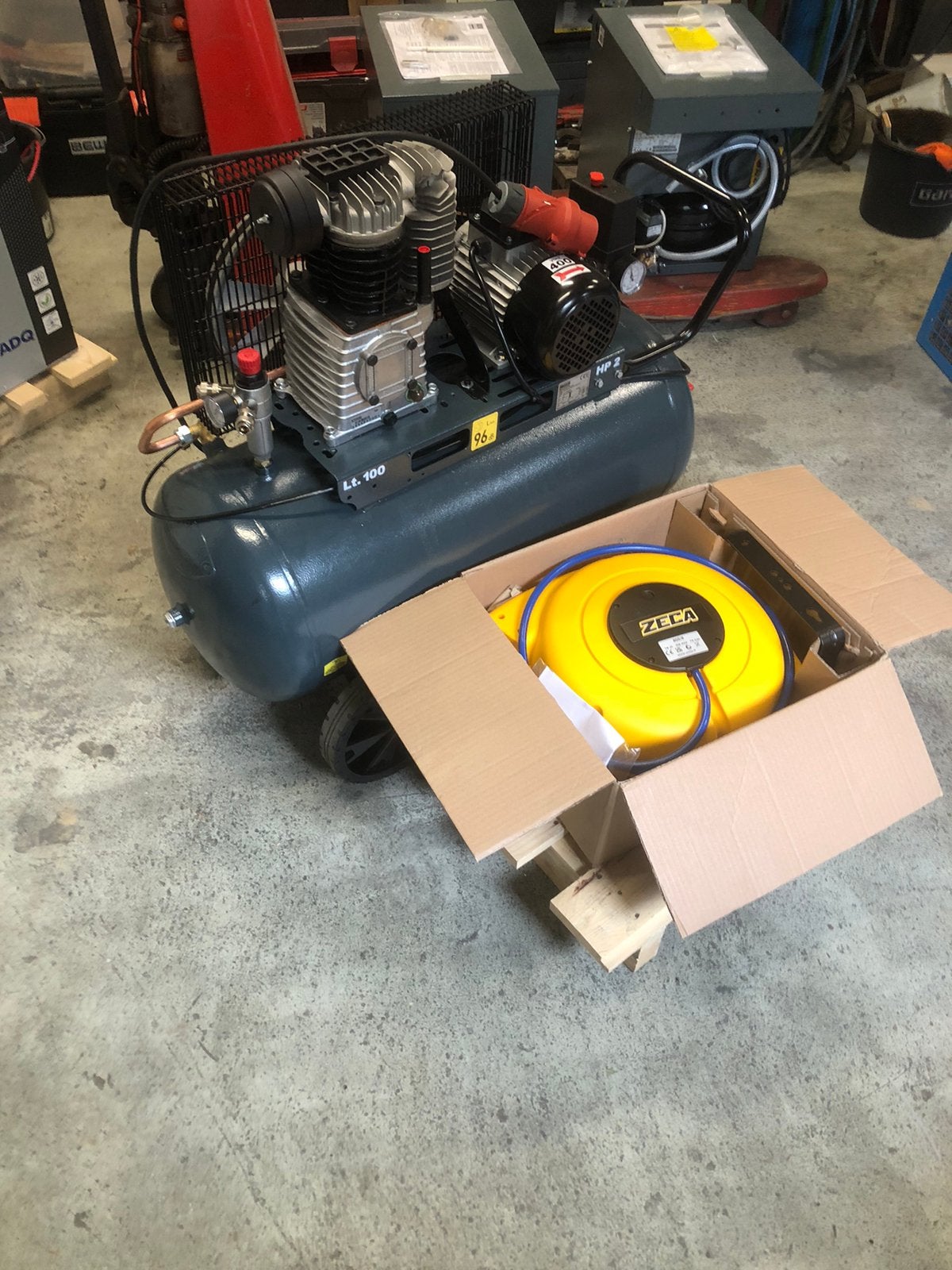 Zuigercompressor/goed/en goedkoop/factuur, Doe-het-zelf en Verbouw, Ophalen, Nieuw, 200 tot 400 liter/min, Mobiel