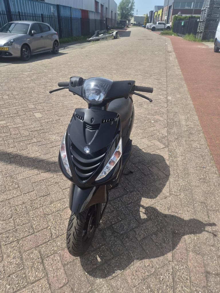 Piaggio zip 2 takt sp look yasuni, Ophalen, Nieuw, Benzine, Zip