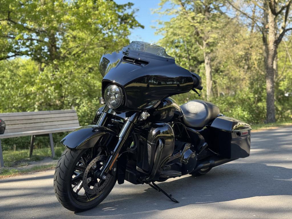 Harley-Davidson 103 Street Glide Custom (bj 2015), 1690 cc, Overbeeke 15
5258BL  BERLICUM NB, NL, Cruise Control, Meer dan 35 kW