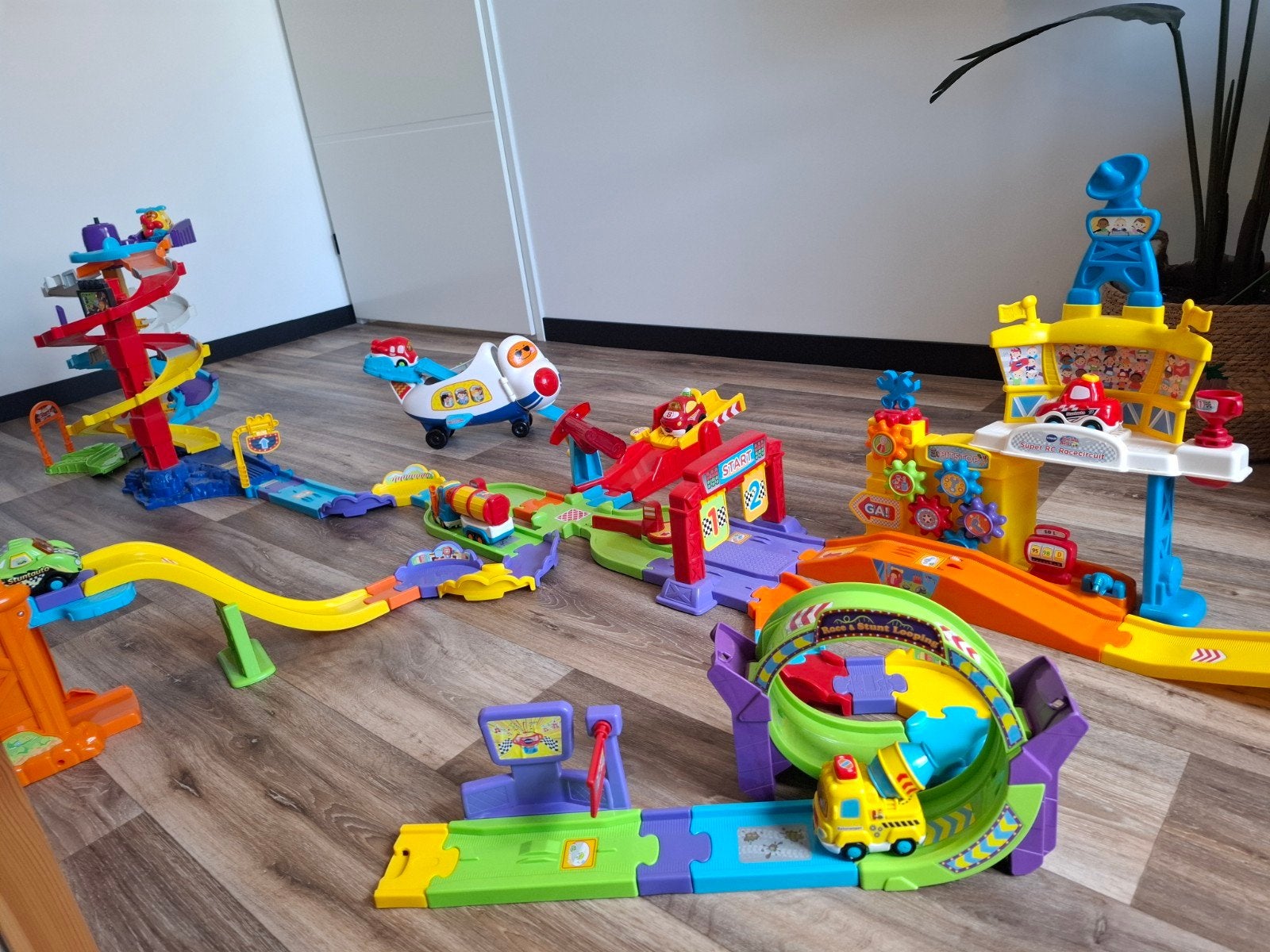 Grote VTech Toet Toet Auto's Baanset met veel auto's, Ophalen, Zo goed als nieuw