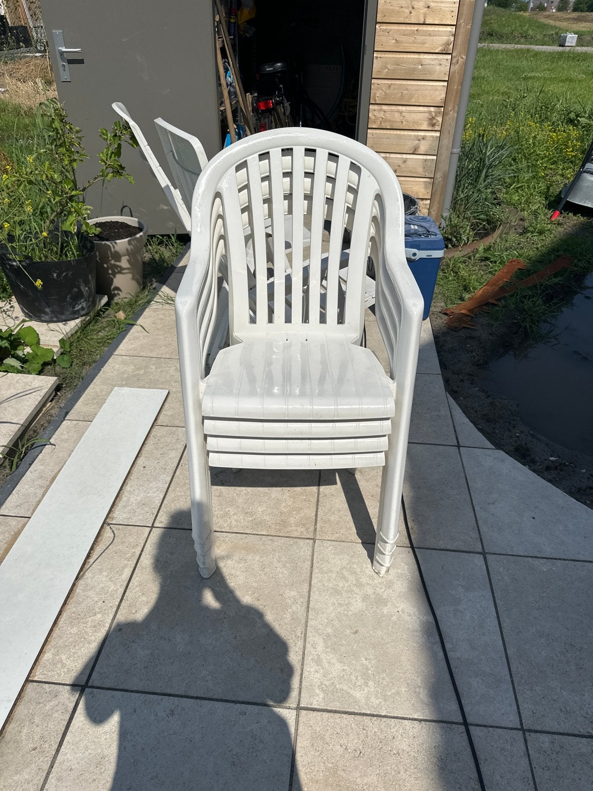 6 Witte kunststof tuinstoelen - stapelbaar en verstelbaar, Ophalen, Gebruikt, Kunststof, Stapelbaar