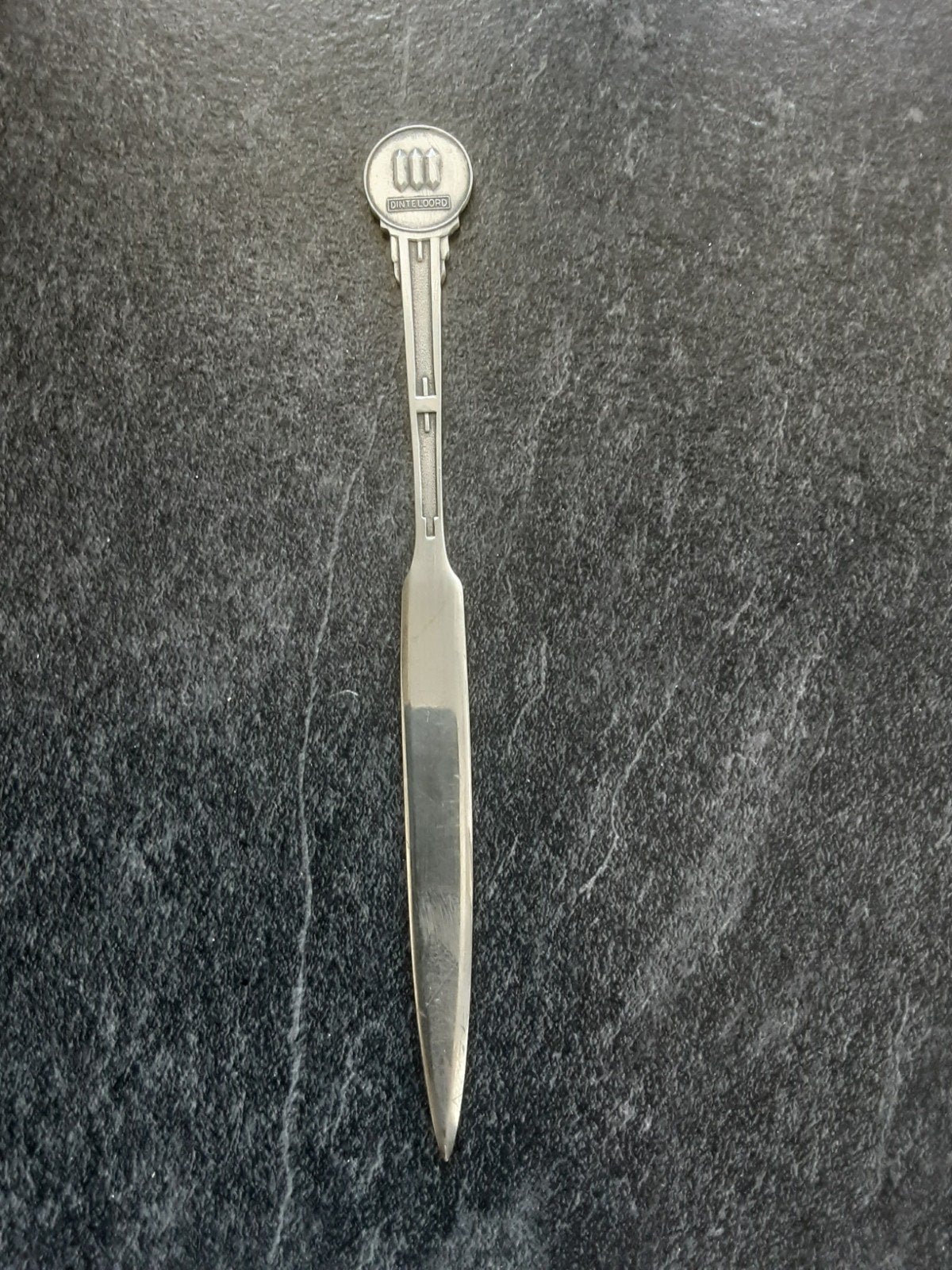 zilveren brief opener, Ophalen