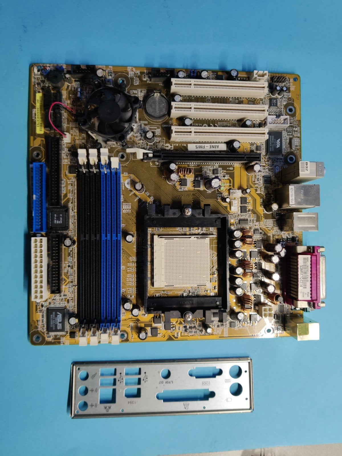 ASUS A8NE-FM/S Moederbord met AMD Athlon Chipset, Computers en Software, Moederborden, Gebruikt, AMD, DDR, Ophalen of Verzenden