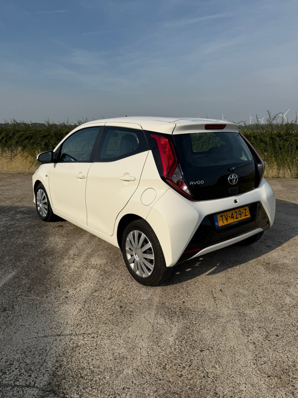 Foto 4 van Toyota Aygo 1.0 Vvt-i X-Play 5D 2018 Wit camera