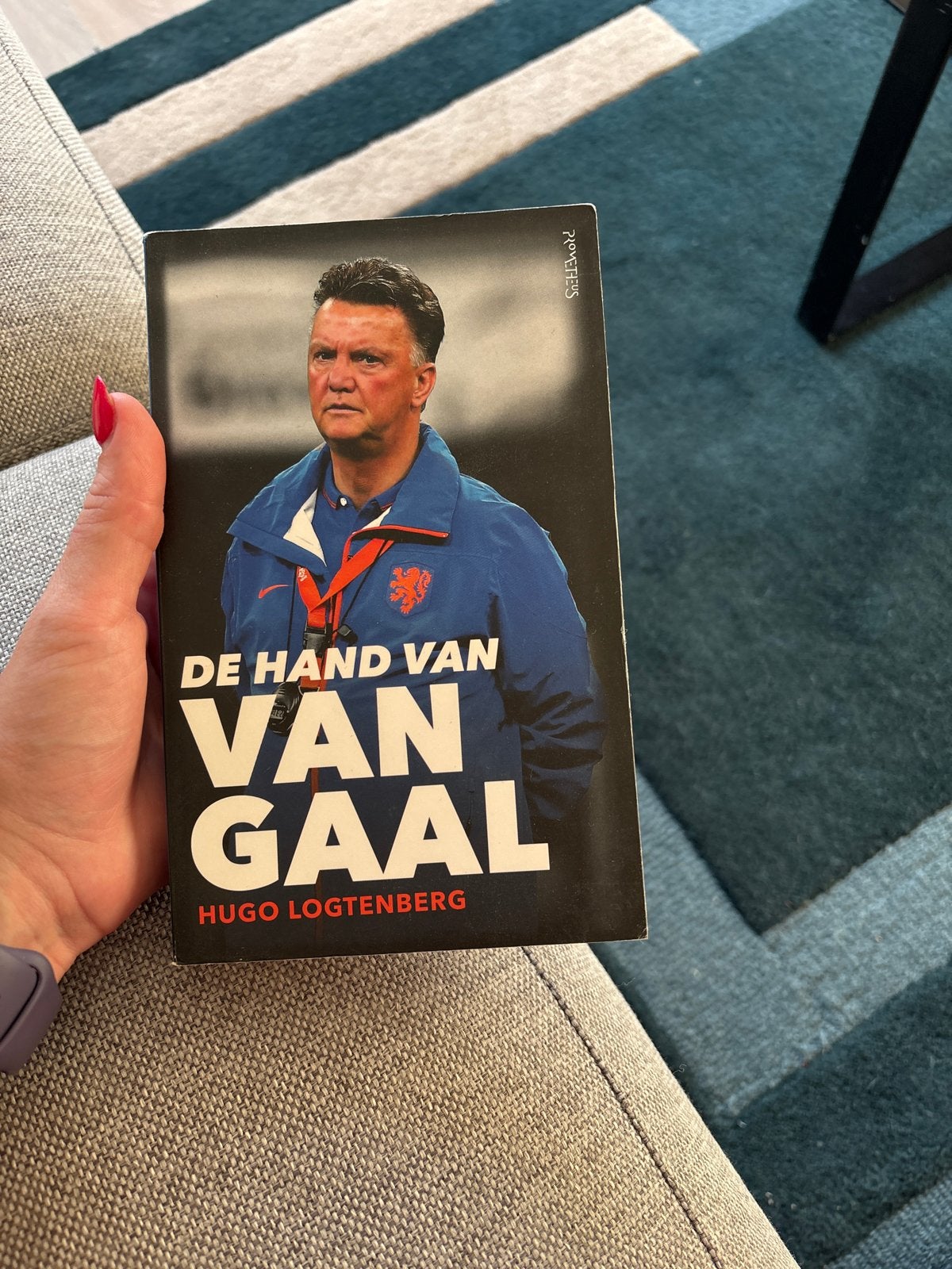 De Hand van Van Gaal - Boek over Louis van Gaal, Ophalen of Verzenden, Gelezen, Overige sporten
